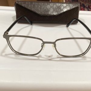 Gucci eye 👁 glasses 🤓 gunmetal color frame with flap case